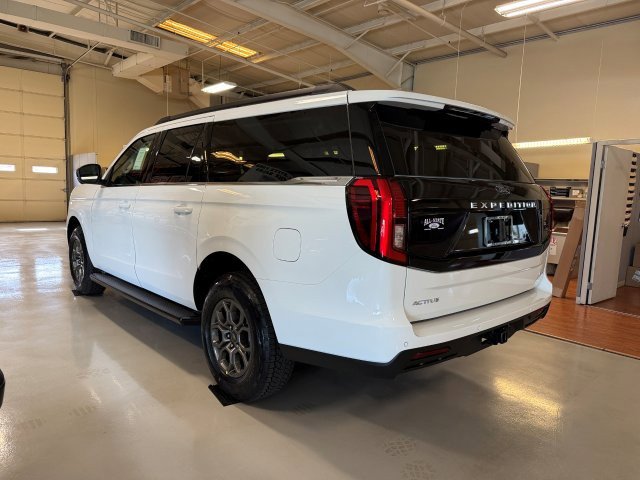 2025 Ford Expedition MAX photo 2