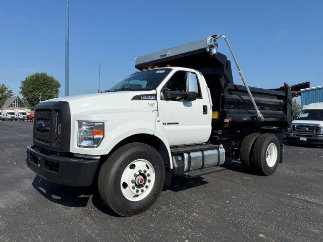 2025 Ford F-750 SuperCab photo 3