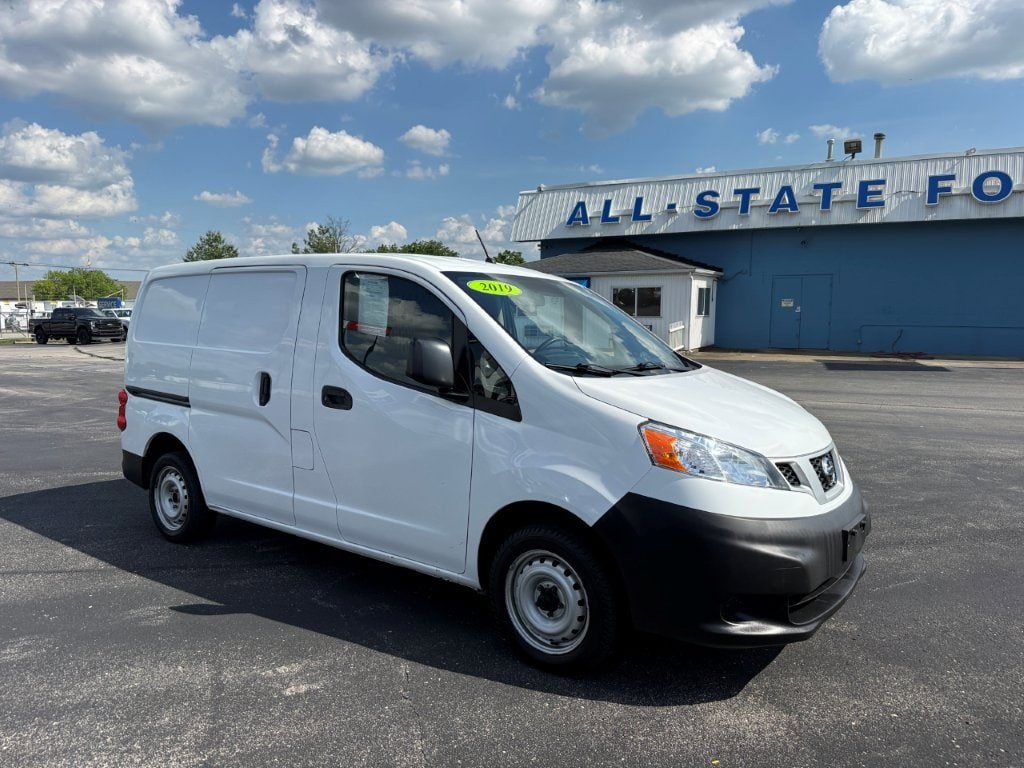 2019 Nissan NV200 S's photo