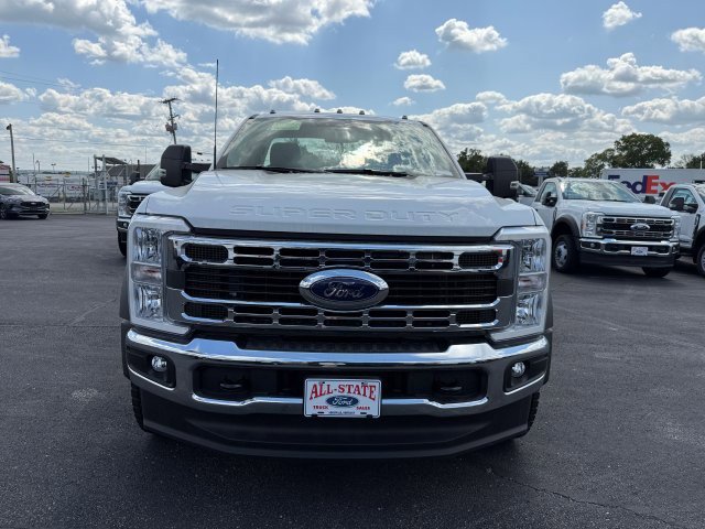 2025 Ford F-450 photo 2