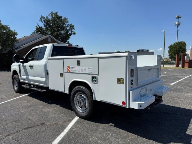 2025 Ford F-350 photo 4