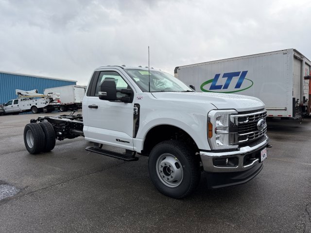 2026 Ford F-350 Super Duty Chassis Cab XL's photo