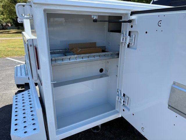 2025 Ford F-350 Super Duty Chassis Cab XL - Photo 10