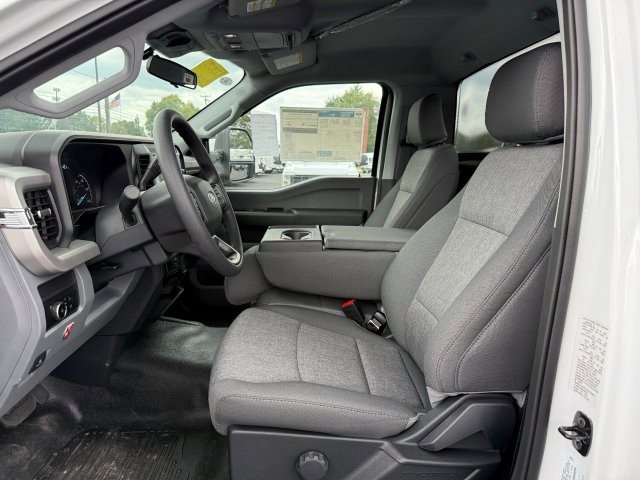2025 Ford F-350 Super Duty Chassis Cab XL - Photo 13