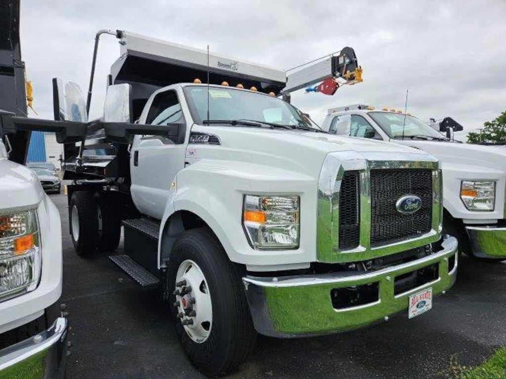 New 2025 Ford F750 REGULAR CAB CHAS DOCK HEIGHT 158WB W/DUMP BPDY TRUCK