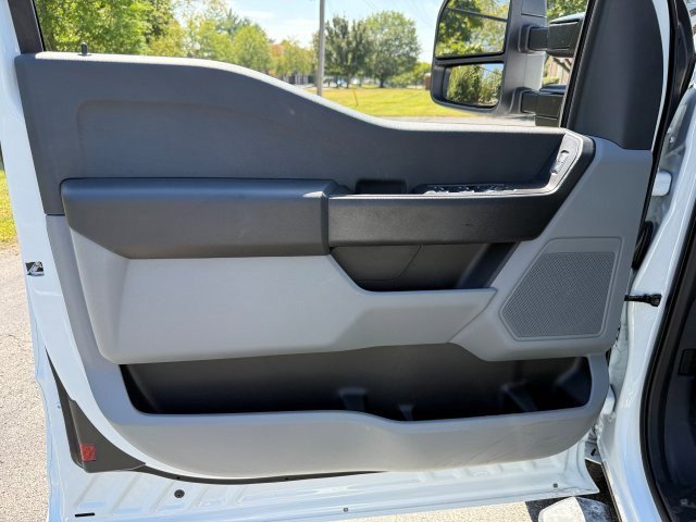 2025 Ford F-350 Super Duty Chassis Cab XL - Photo 14