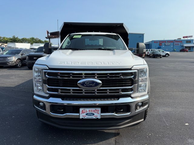 2025 Ford F-450 photo 2