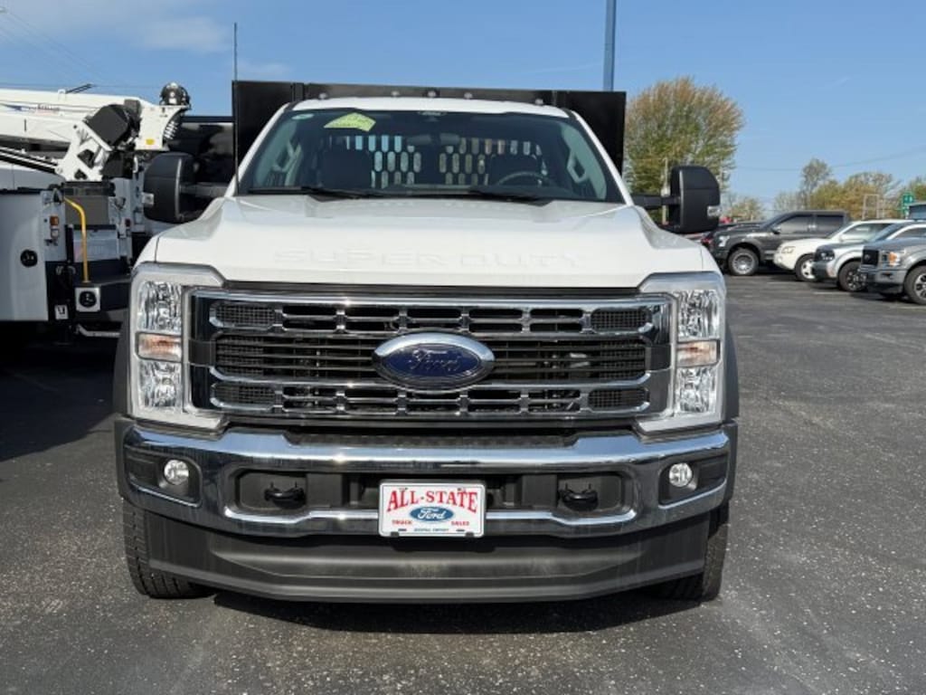 New 2025 Ford F550 RC CHAS 4X2 XL DRW 205WB W/PLATFORM W/RAILS TRUCK