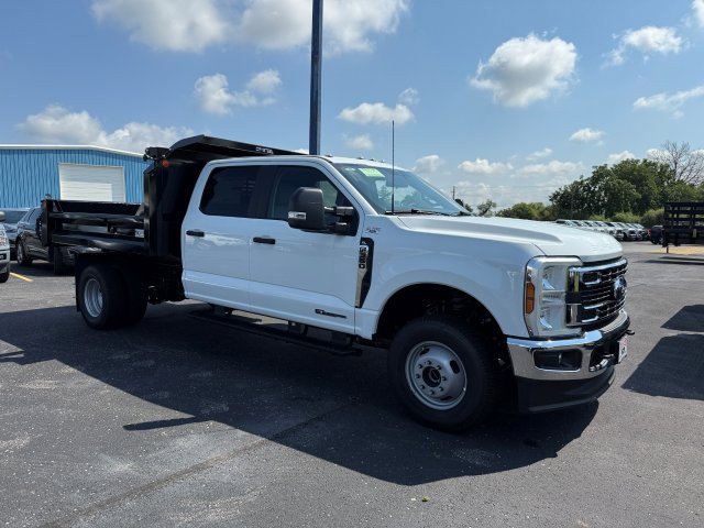 2025 Ford F-350 Super Duty Chassis Cab XL's photo