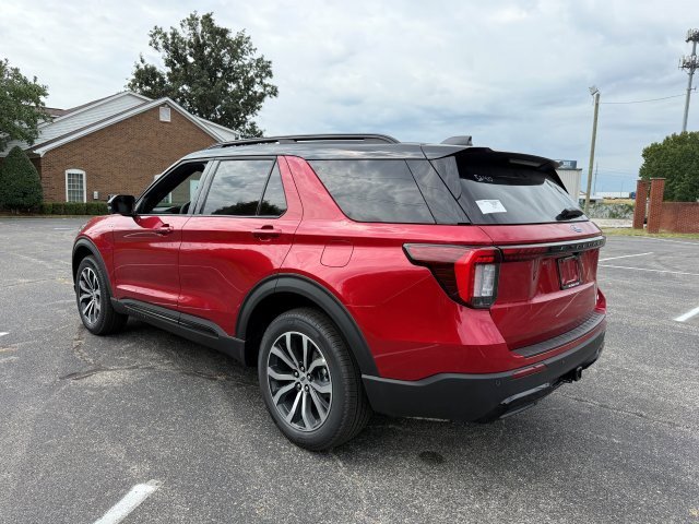 2025 Ford Explorer ST-Line photo 4