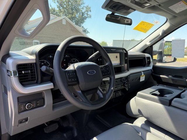 2025 Ford F-350 Super Duty Chassis Cab XL - Photo 15