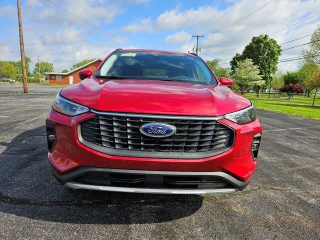 2024 Ford Escape Titanium photo 3