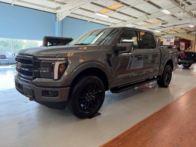 2025 Ford F-150 Lariat photo 3
