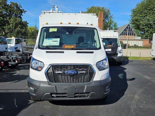 2024 Ford Transit Cutaway photo 3