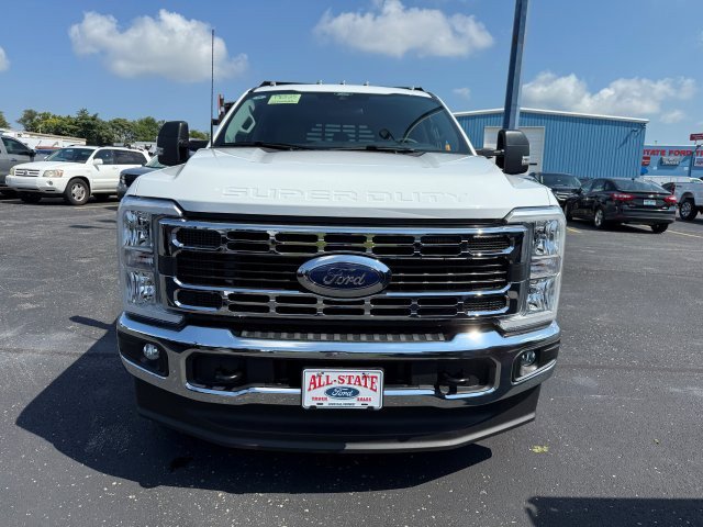 2025 Ford F-350 photo 2