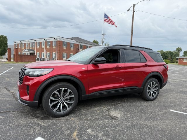 2025 Ford Explorer ST-Line photo 3