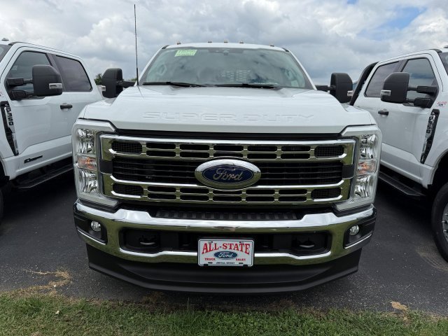 2025 Ford F-350 photo 2