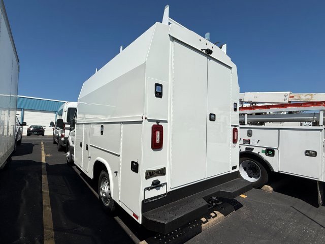 2024 Ford Transit Cutaway Van photo 4