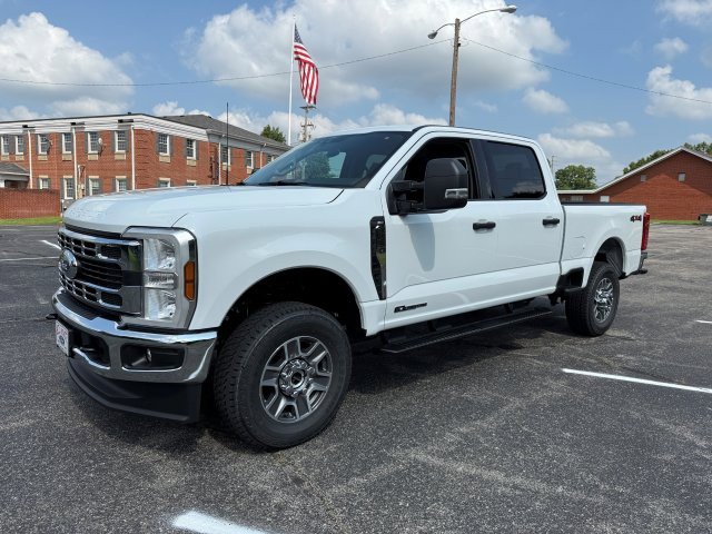 2025 Ford F-350 XLT photo 3