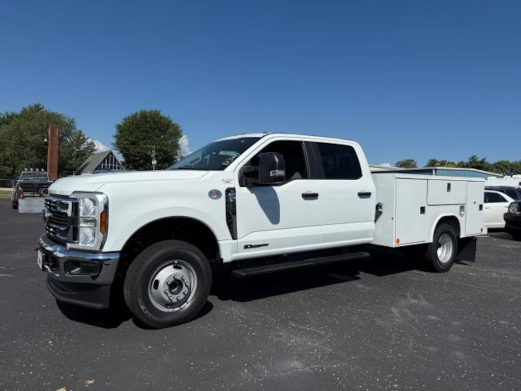 New 2025 Ford F350 CRW CHAS 4X4 XL DRW 179WB W/SERVICE BODY TRUCK