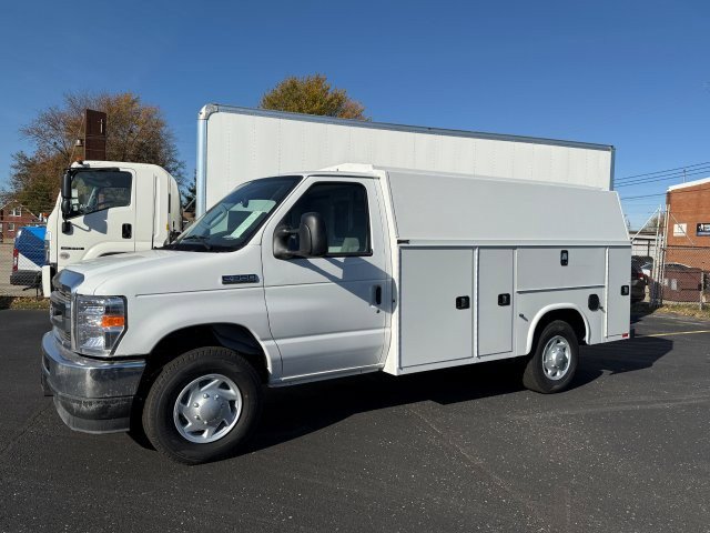 2026 Ford E-350 Base photo 3