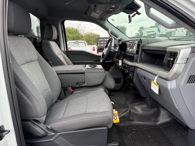 2025 Ford F-350 Super Duty Chassis Cab XL - Photo 16