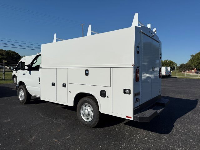 2026 Ford E-350 Base photo 2