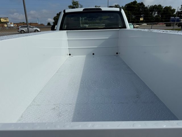 2025 Ford F-350 Super Duty Chassis Cab XLT - Photo 7
