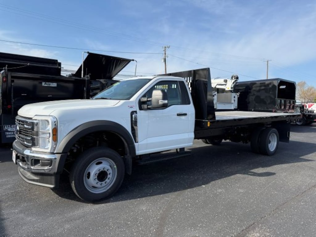 New 2025 Ford F550 RC CHAS 4X2 XL DRW 205WB W/PLATFORM W/RAILS TRUCK