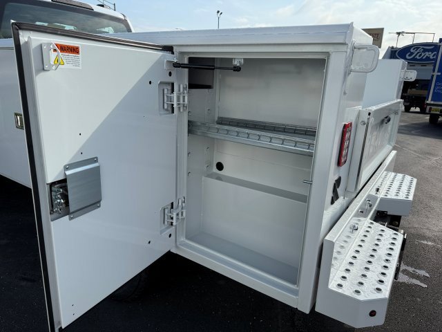 2025 Ford F-350 Super Duty Chassis Cab XLT - Photo 13