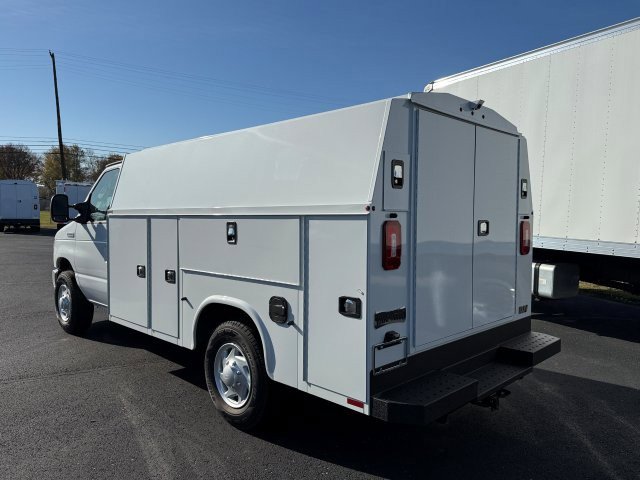 2026 Ford E-350 Base photo 4