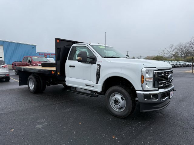 2025 Ford F-350 Super Duty Chassis Cab XL's photo