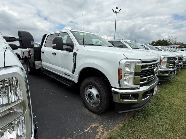 2025 Ford F-350 Super Duty Chassis Cab XL's photo