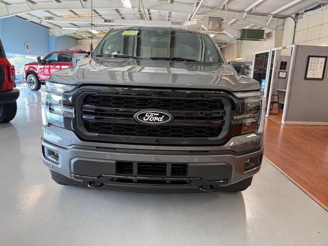 2025 Ford F-150 Lariat photo 2