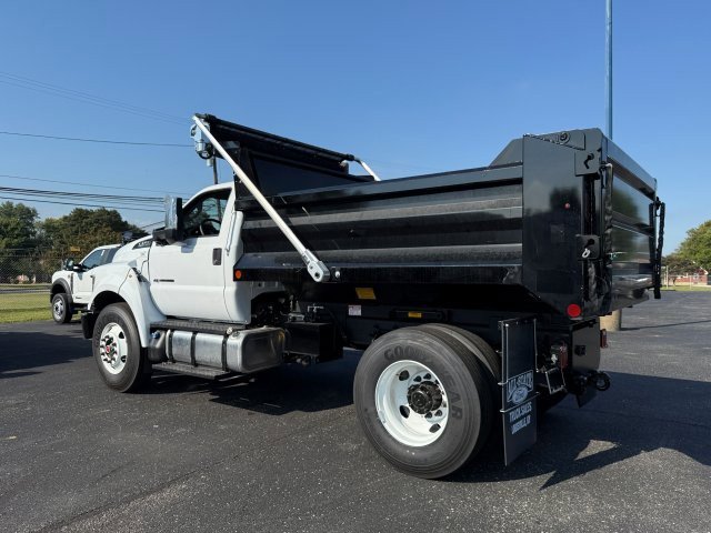 2025 Ford F-750 SuperCab photo 4