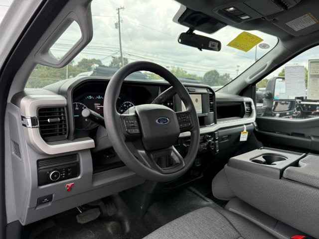 2025 Ford F-350 Super Duty Chassis Cab XL - Photo 12