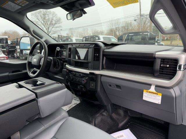 2024 Ford F-450 Super Duty Chassis Cab XL - Photo 20