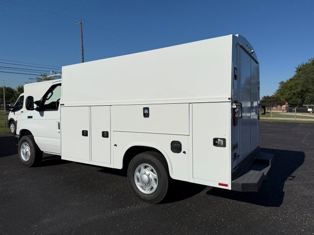 2026 Ford E-350 Base photo 4