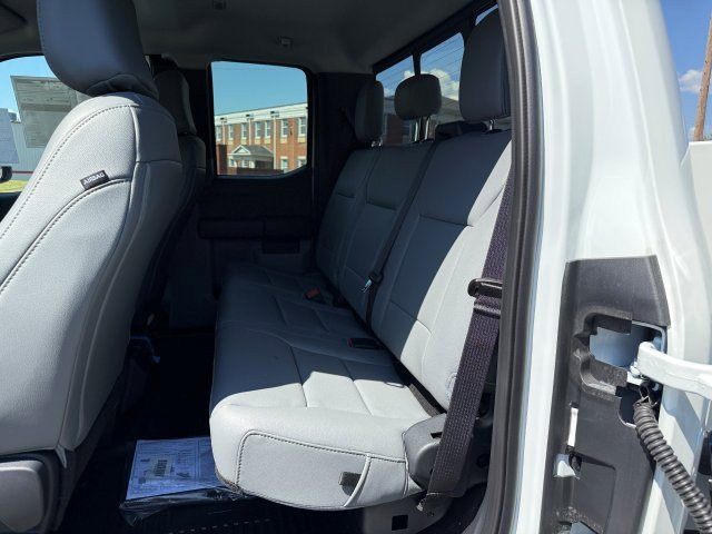2025 Ford F-350 Super Duty Chassis Cab XL - Photo 19