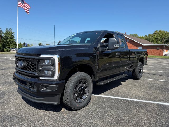 2026 Ford F-350 photo 3