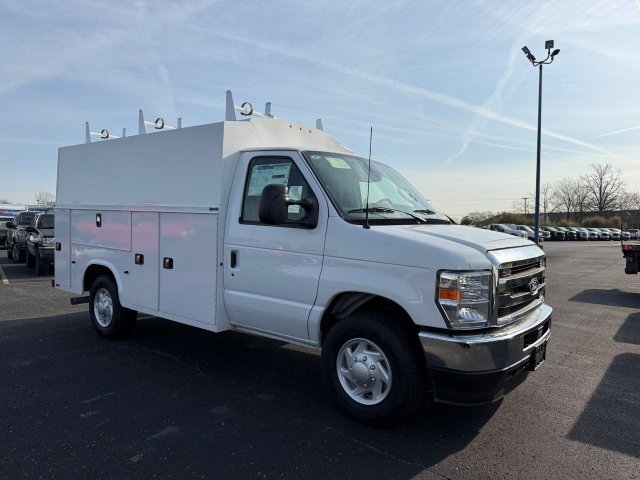 2026 Ford E-Series SRW E-350 Super Duty 138 in WB's photo
