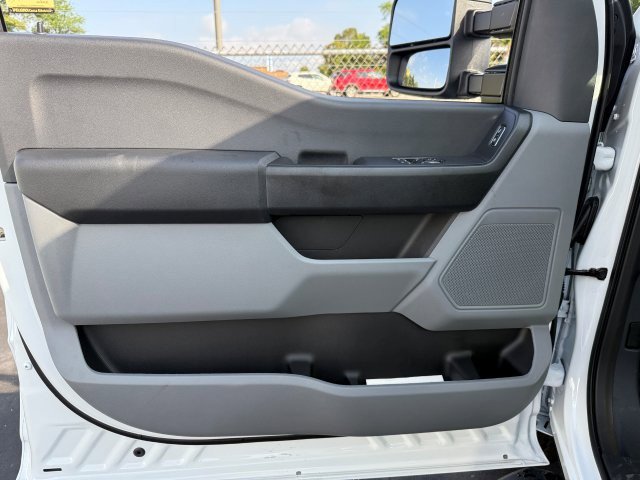 2025 Ford F-350 Super Duty Chassis Cab XLT - Photo 14