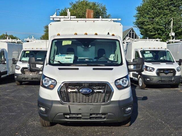 2024 Ford Transit Cutaway photo 3