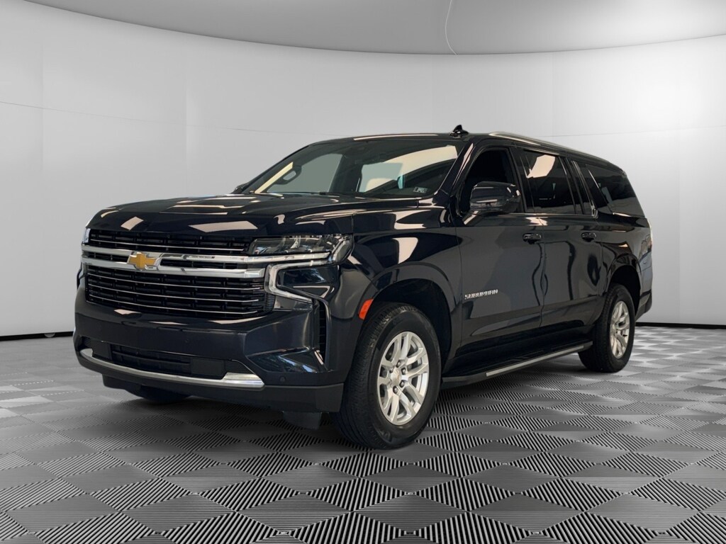 2024 Chevrolet Suburban 1500 LT photo 3