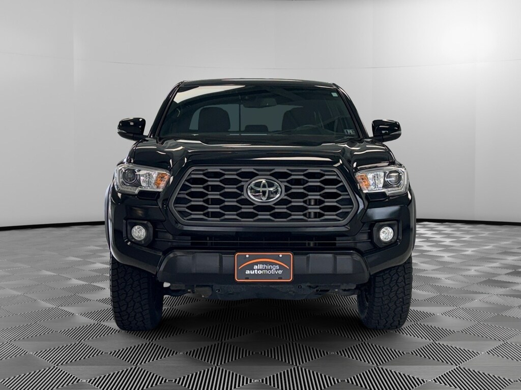 2023 Toyota Tacoma TRD V6 photo 2
