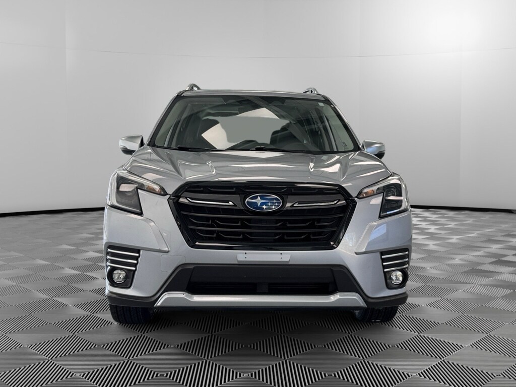 2022 Subaru Forester Touring photo 2
