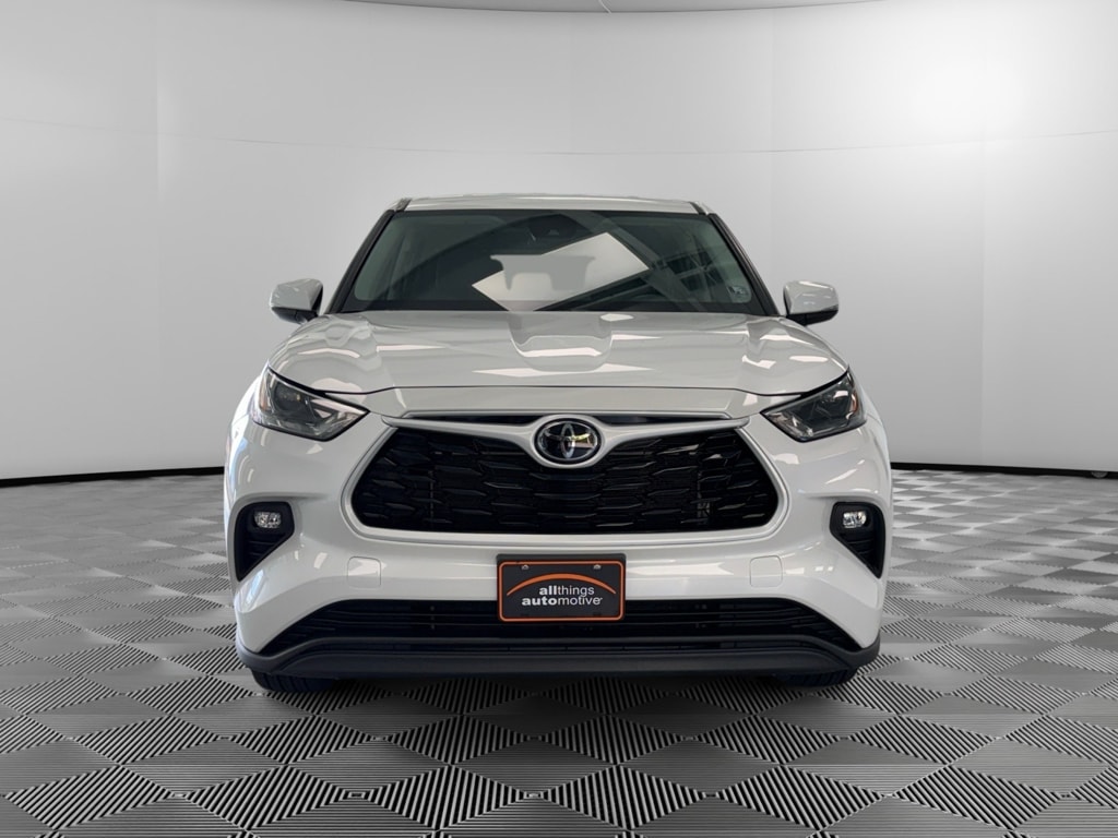 2024 Toyota Highlander LE photo 2