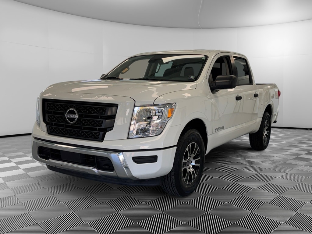 Used 2024 Nissan Titan SV Truck Crew Cab