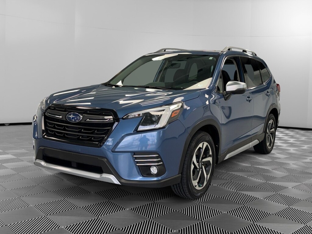 2023 Subaru Forester Touring photo 2