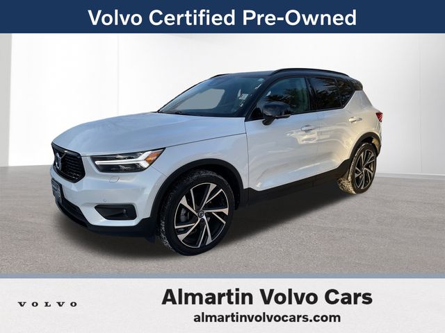 2022 Volvo XC40 R-Design's photo